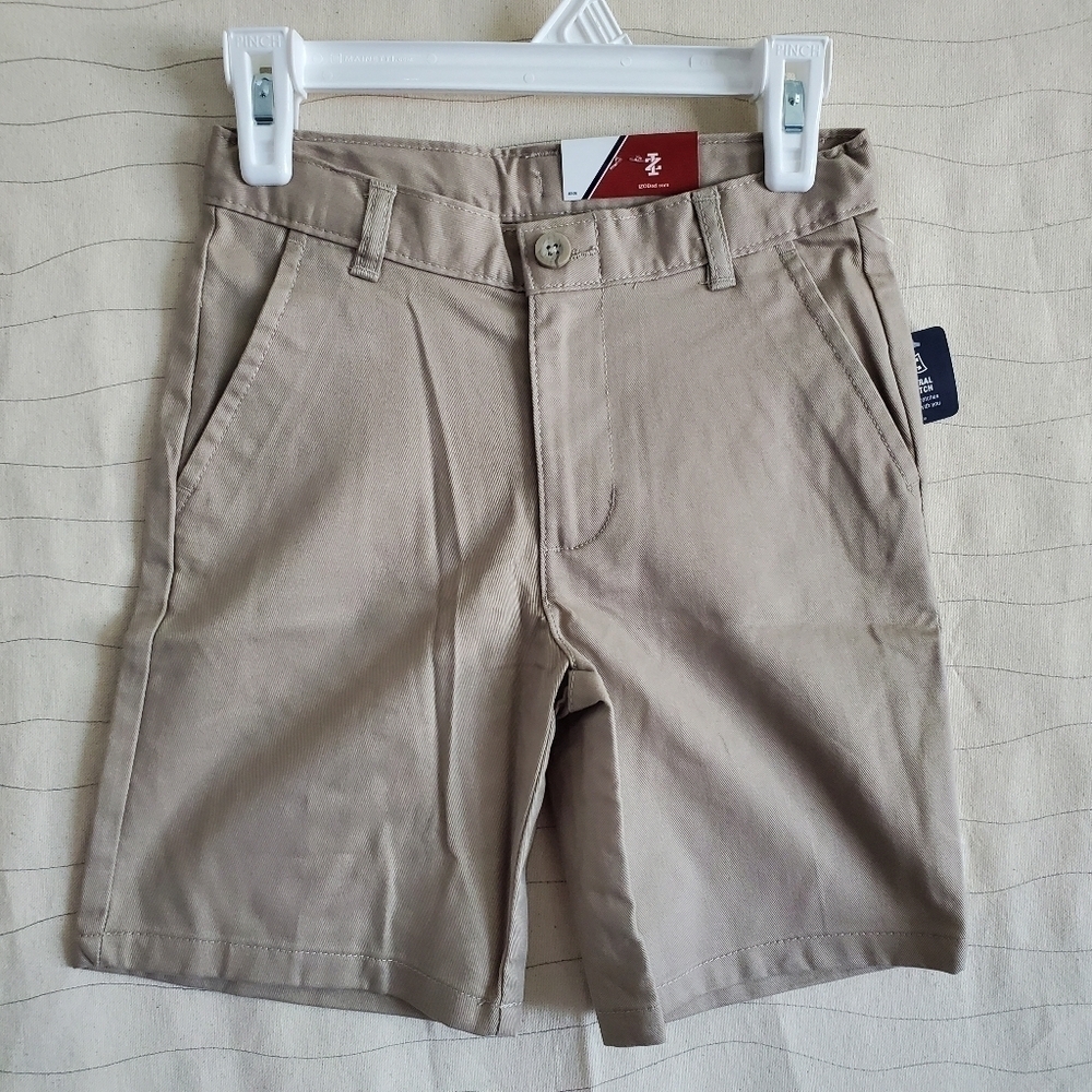 NEW Izod Youth Khaki Natural Stretch Flat Front Shorts Size 7 Regular